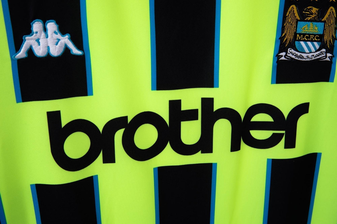 Manchester City 1998/99 Away Retro Shirt