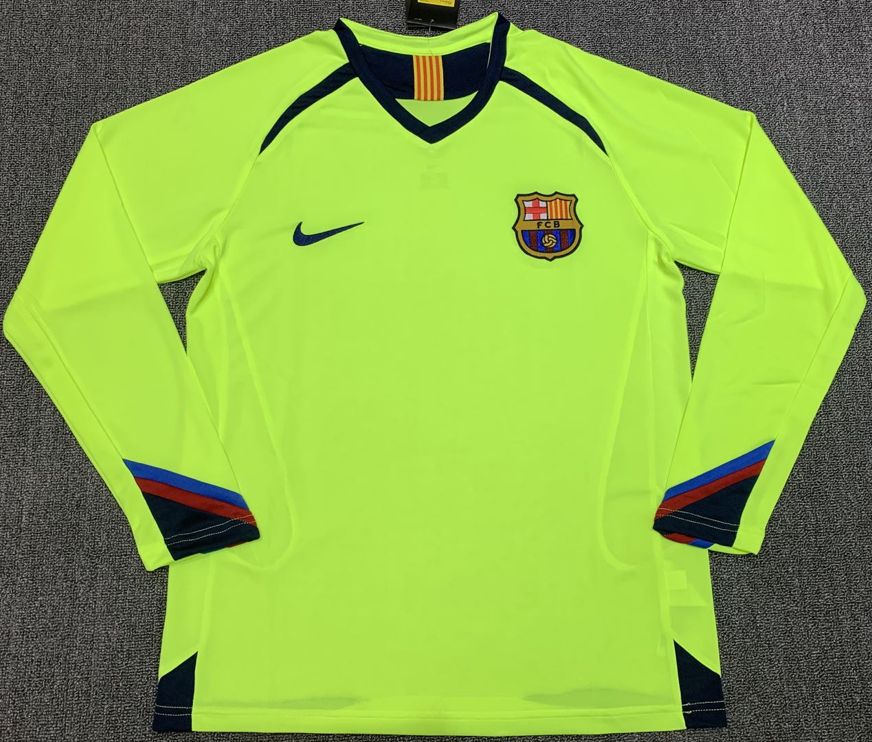 Barcelona 05/06 Away Retro Shirt - Long Sleeve
