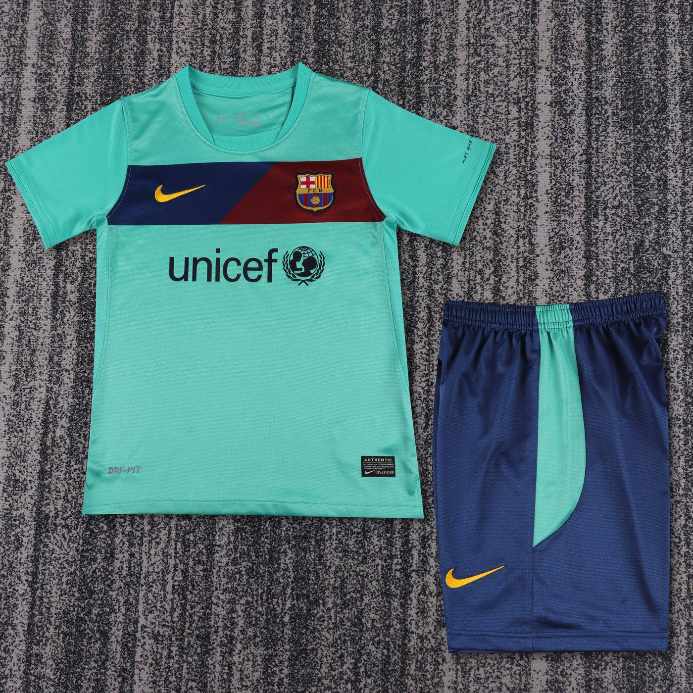 Barcelona 10/11 Children's Away Retro Set