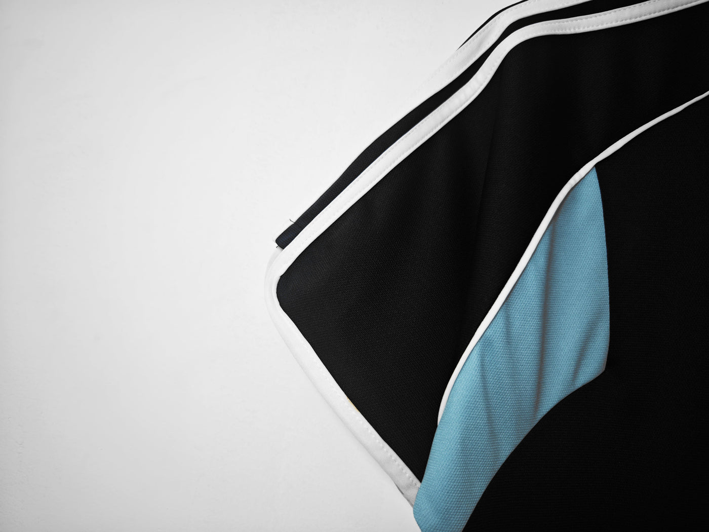 Newcastle 00/01 Away Retro Shirt