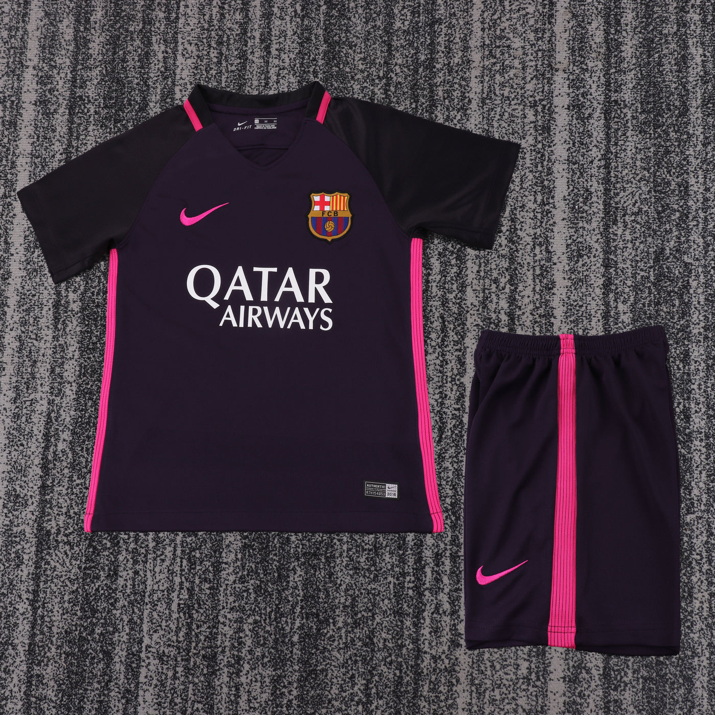 Barcelona 16/17 Children's Away Retro Set