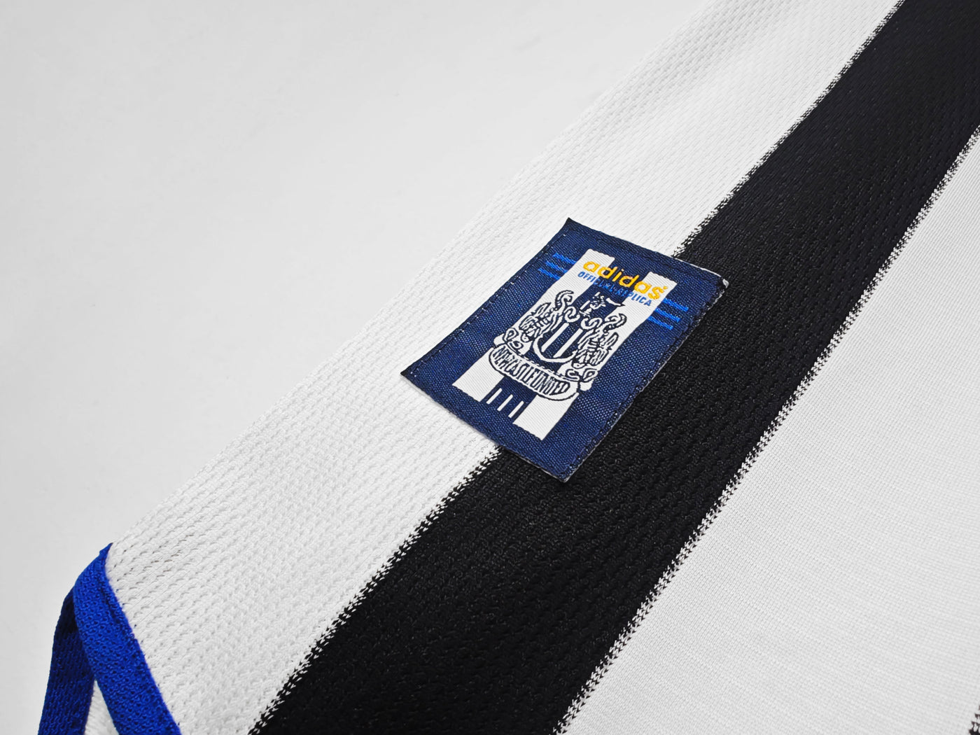 Newcastle 99/00 Home Retro Shirt