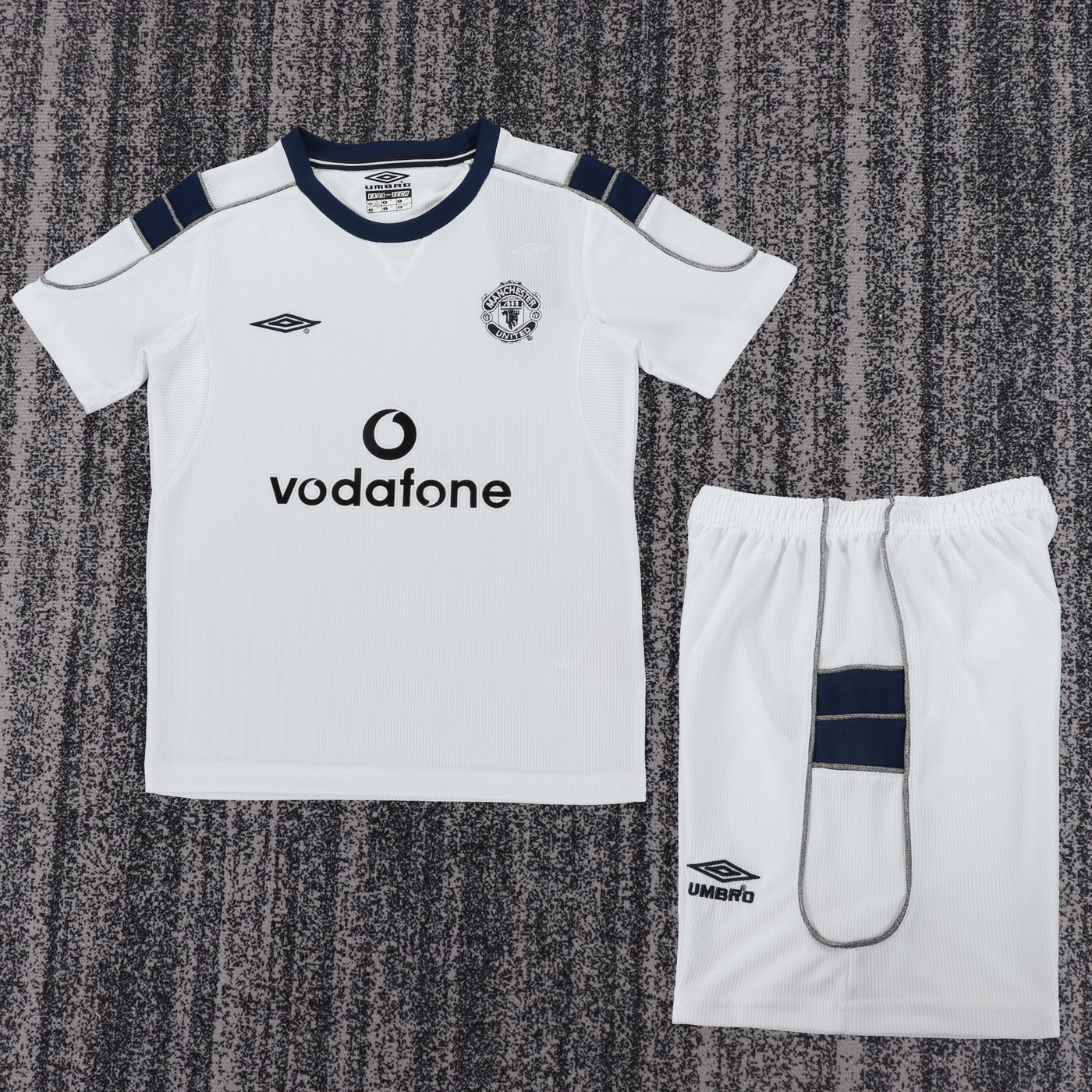 Manchester United 00/01 Children's Away Retro Set