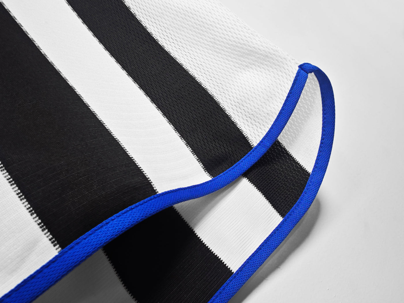 Newcastle 99/00 Home Retro Shirt