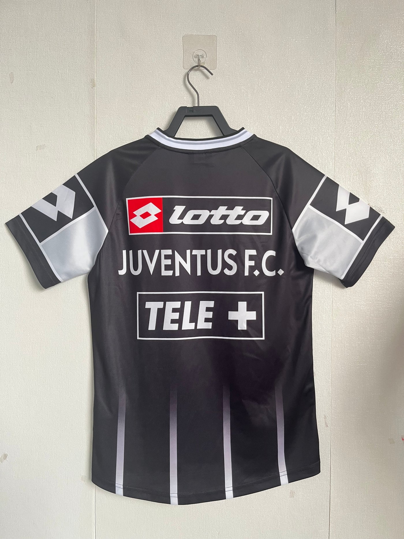 Juventus 00/01 Training Retro Shirt