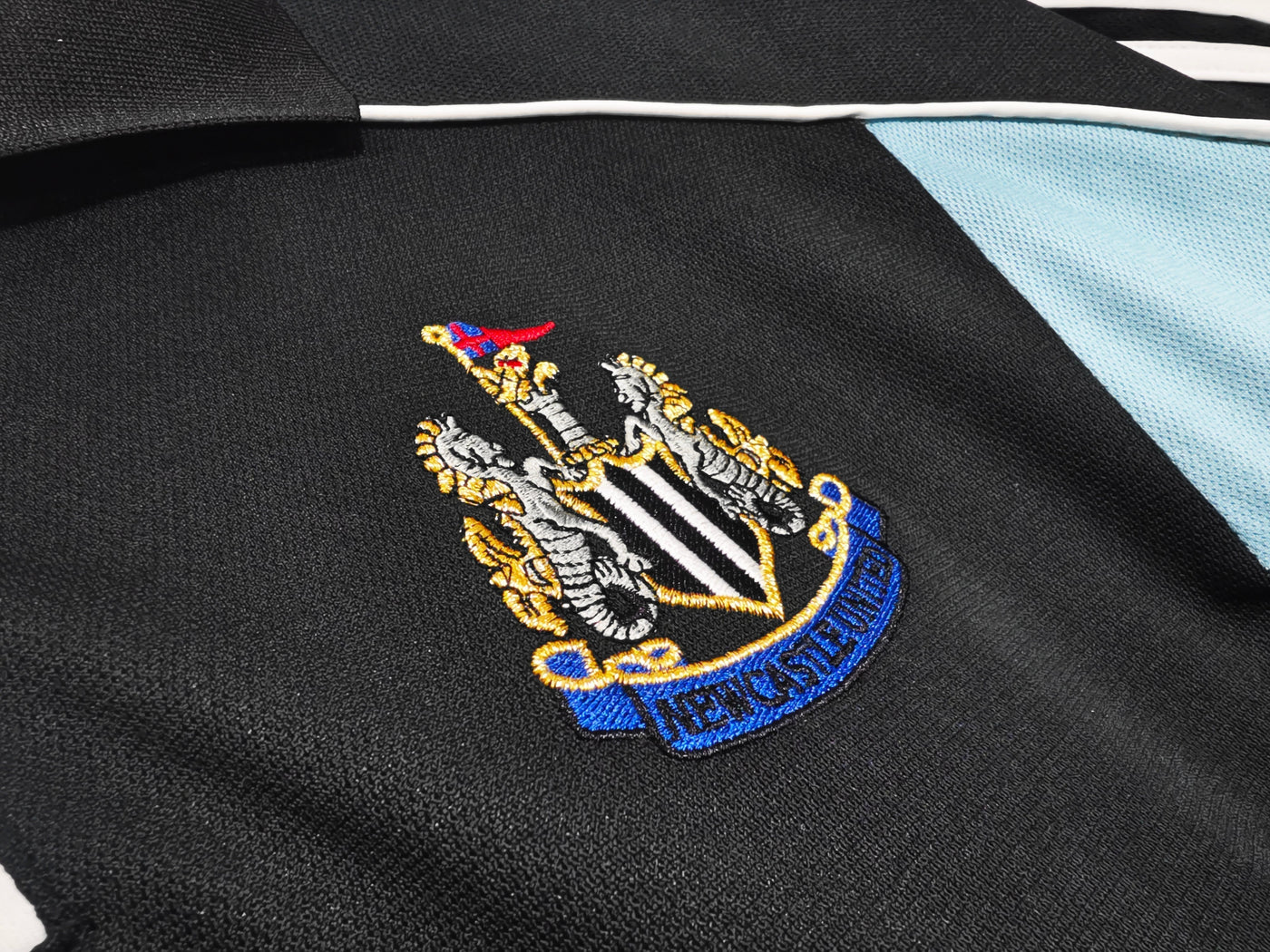 Newcastle 00/01 Away Retro Shirt