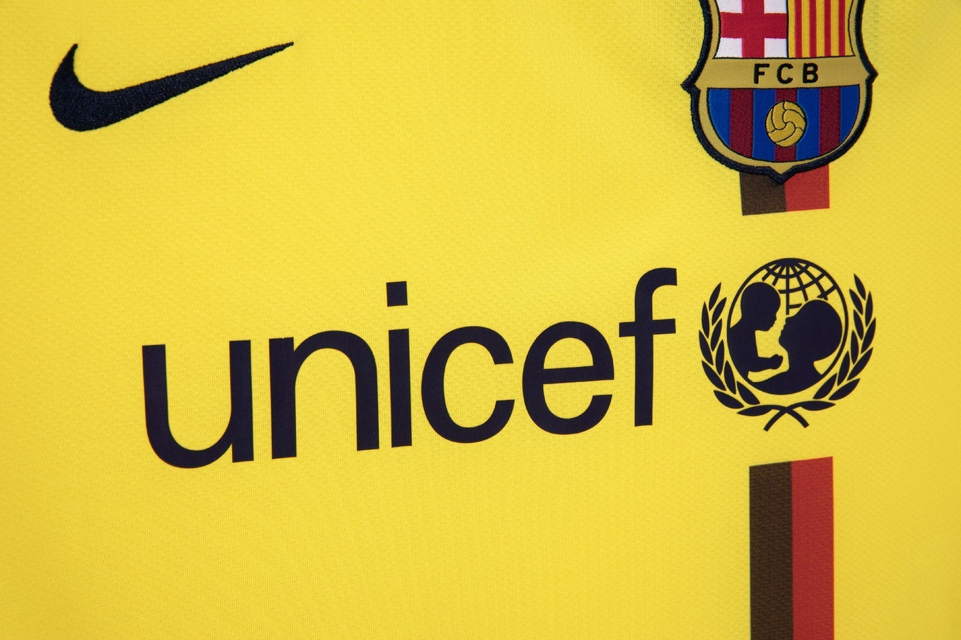 Barcelona 2008/09 Away Retro Shirt
