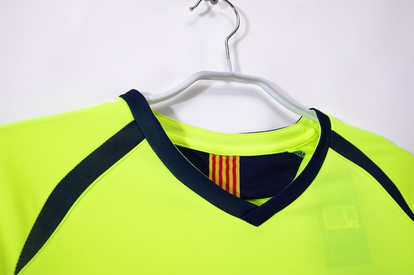 Barcelona 05/06 Away Retro Shirt