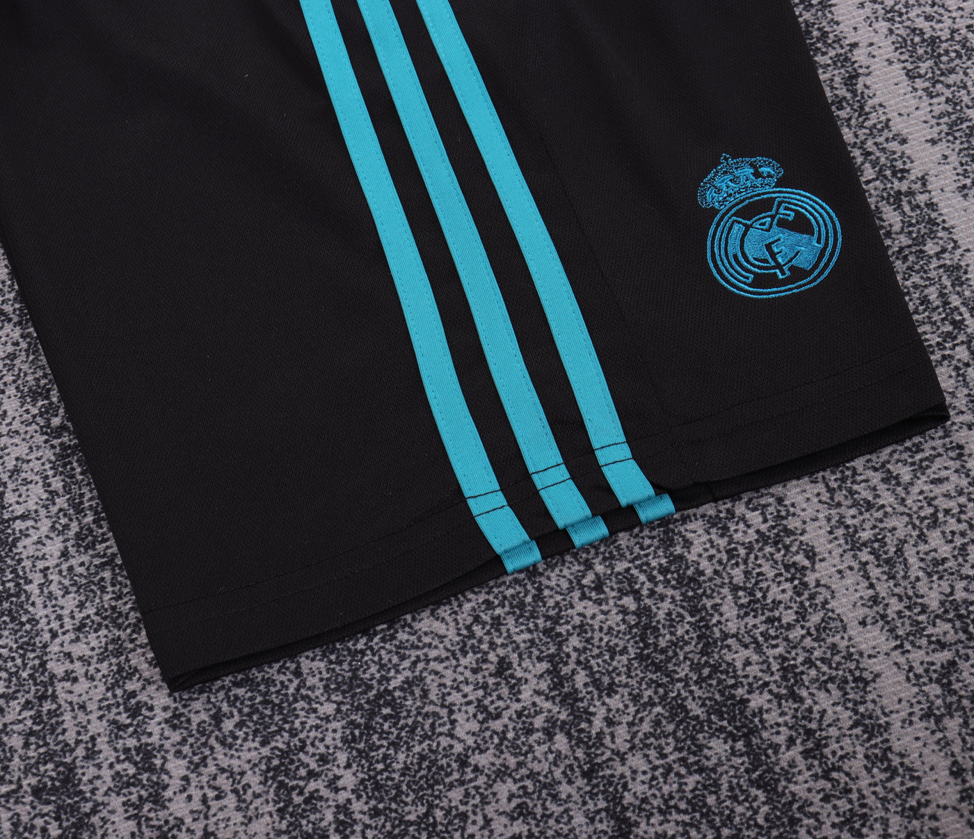 Real Madrid 17/18 Children's Away Retro Set
