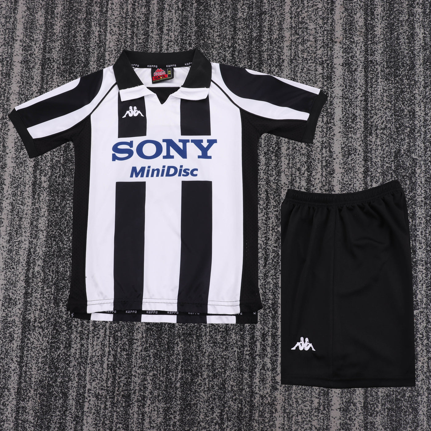 Juventus 97/98 Children's Home Retro Set