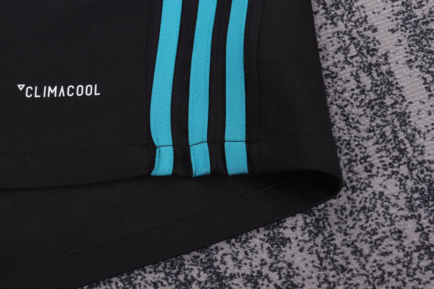 Real Madrid 17/18 Children's Away Retro Set