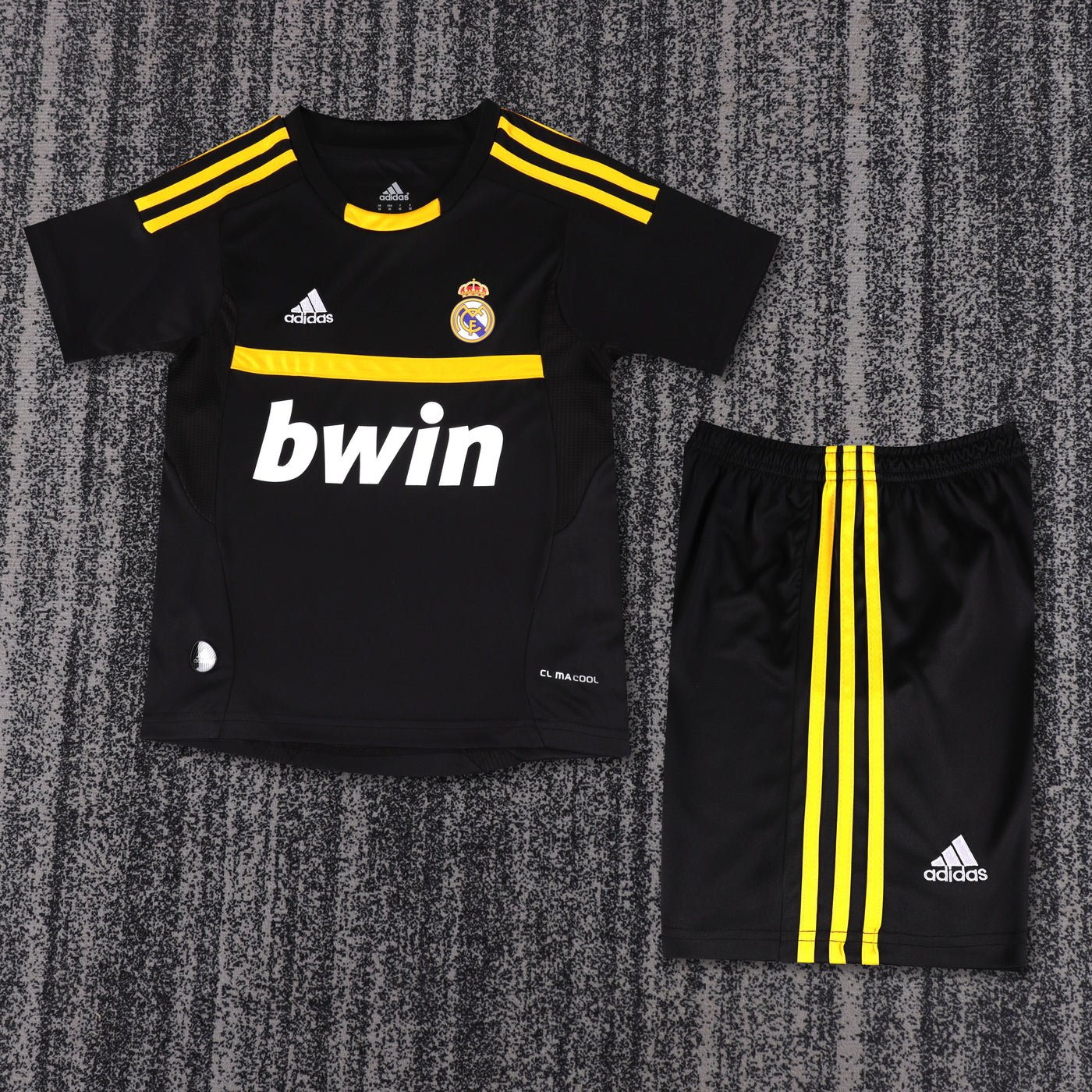 Real Madrid 11/12 Children's Away Retro Set Goalkeeper