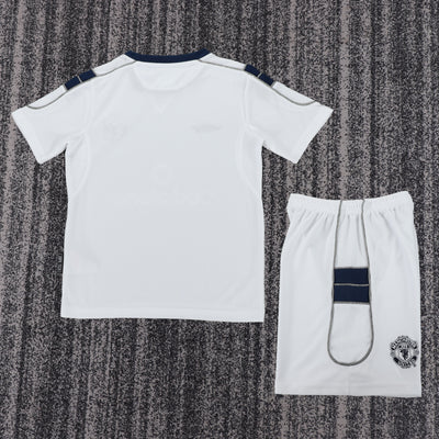 Manchester United 00/01 Children's Away Retro Set