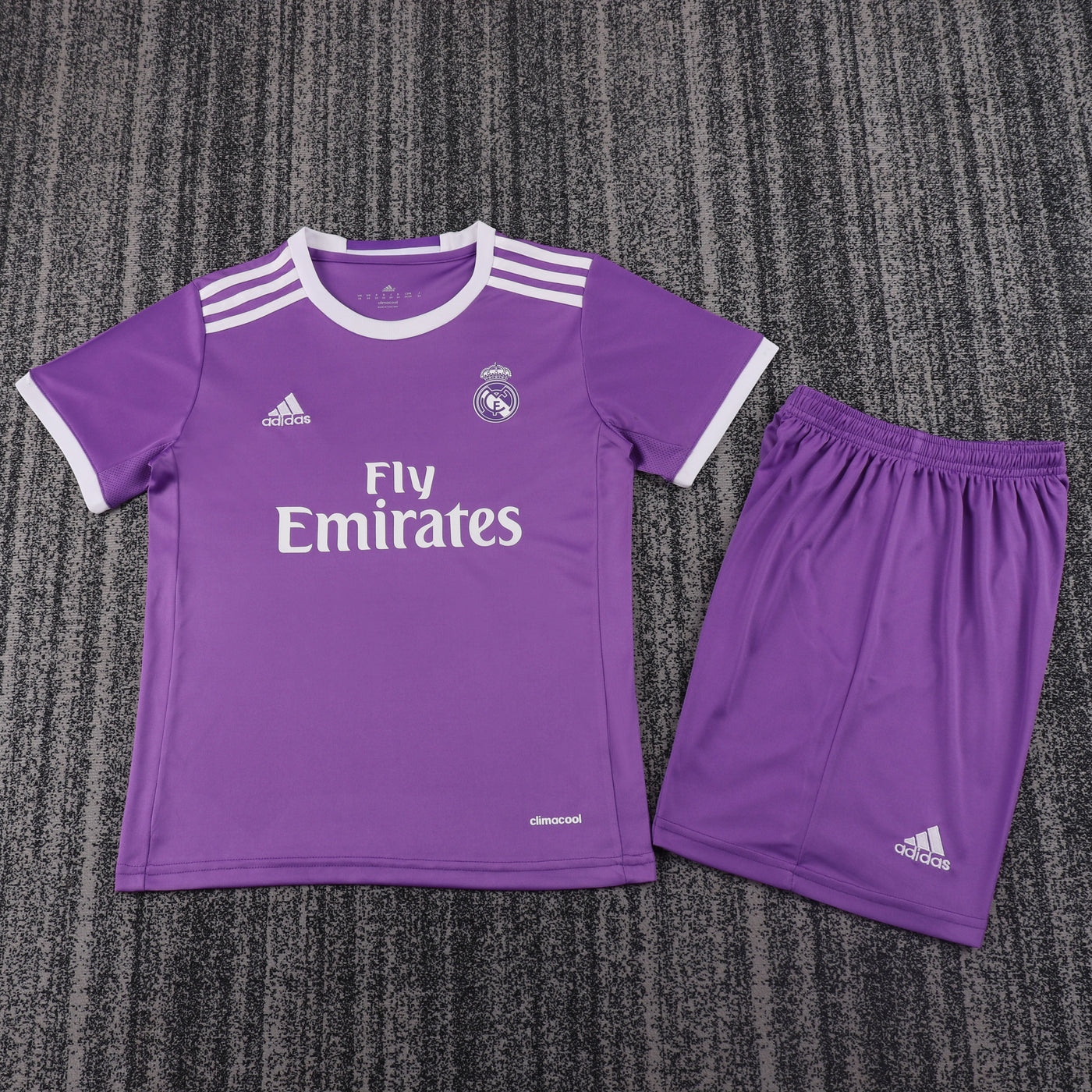 Real Madrid 16/17 Children's Away Retro Set