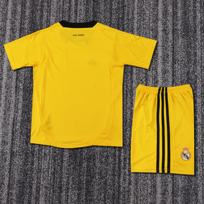 Real Madrid 11/12 Children's Home Retro Set Goalkeeper