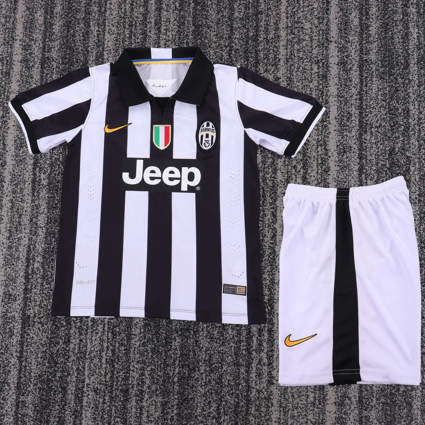 Juventus 14/15 Children's Home Retro Set