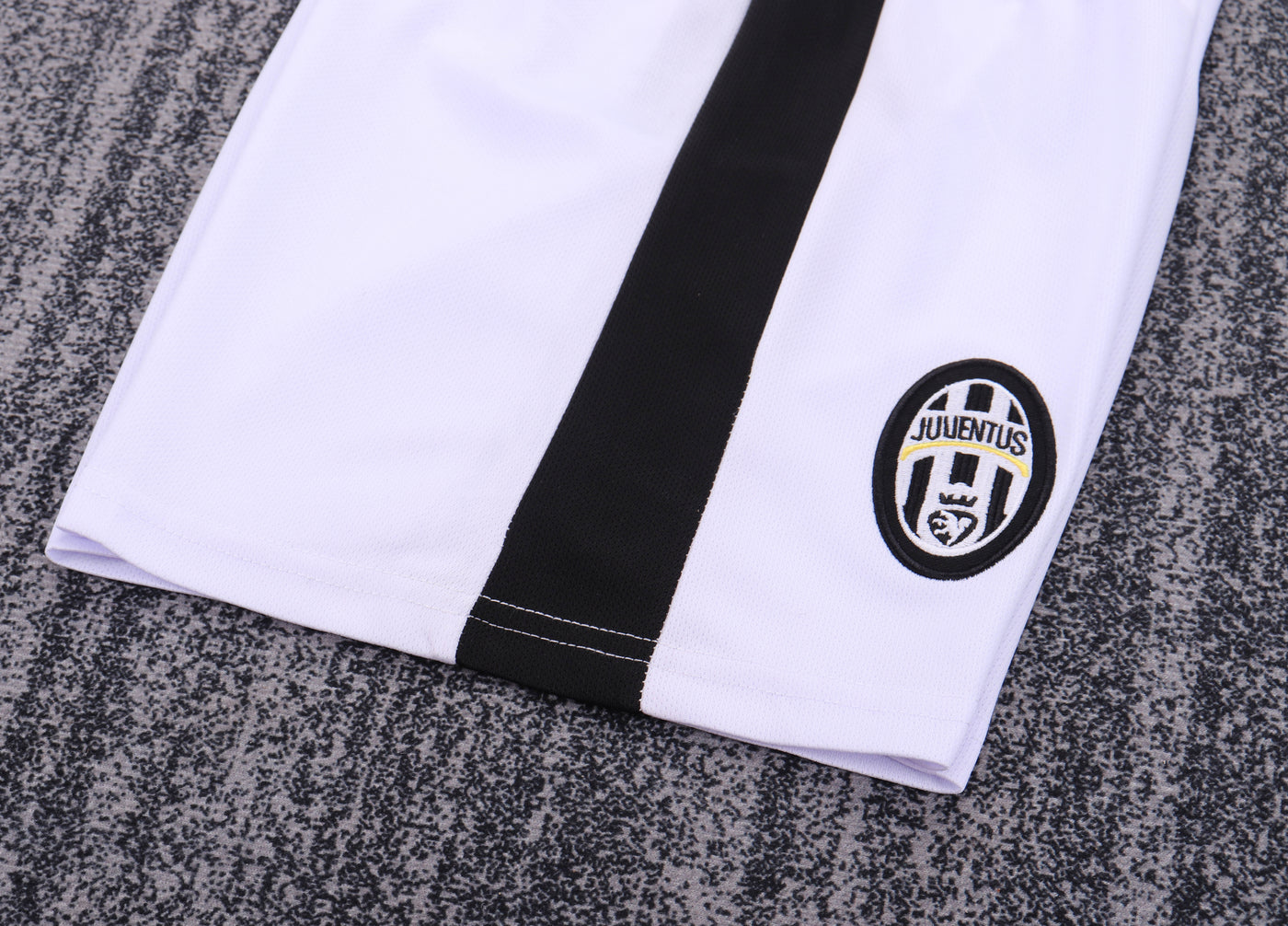 Juventus 14/15 Children's Home Retro Set